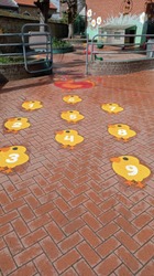 Nouveaux marquages au sol à l'école!